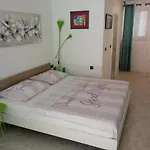 Studio Apartman & Rooms No1