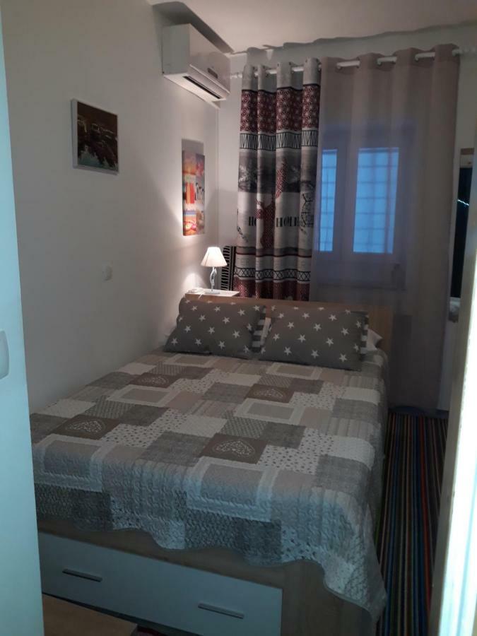 Studio Apartman & Rooms No1 *